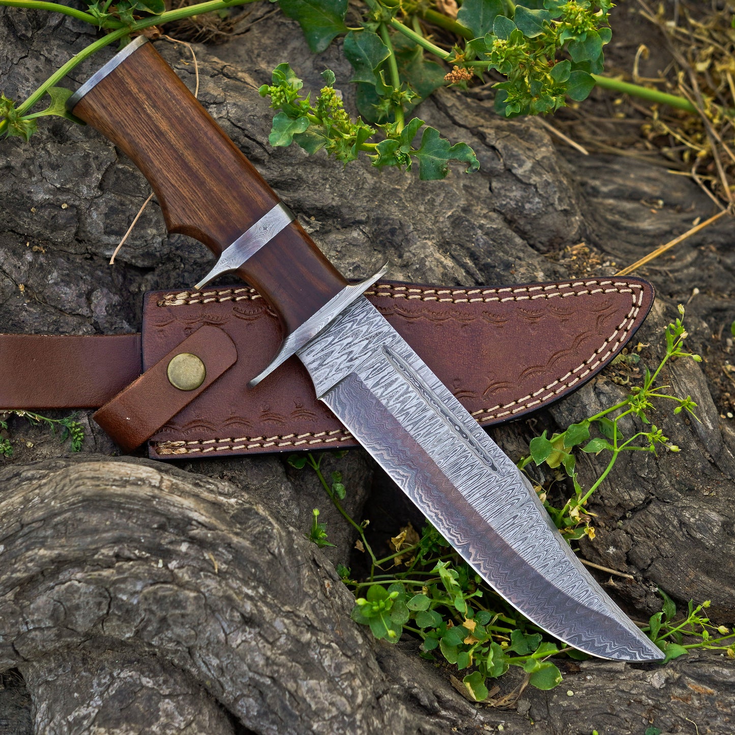 The Highlander: Hand-Forged Damascus Steel Bowie with Rosewood Handle - Wildland Blades