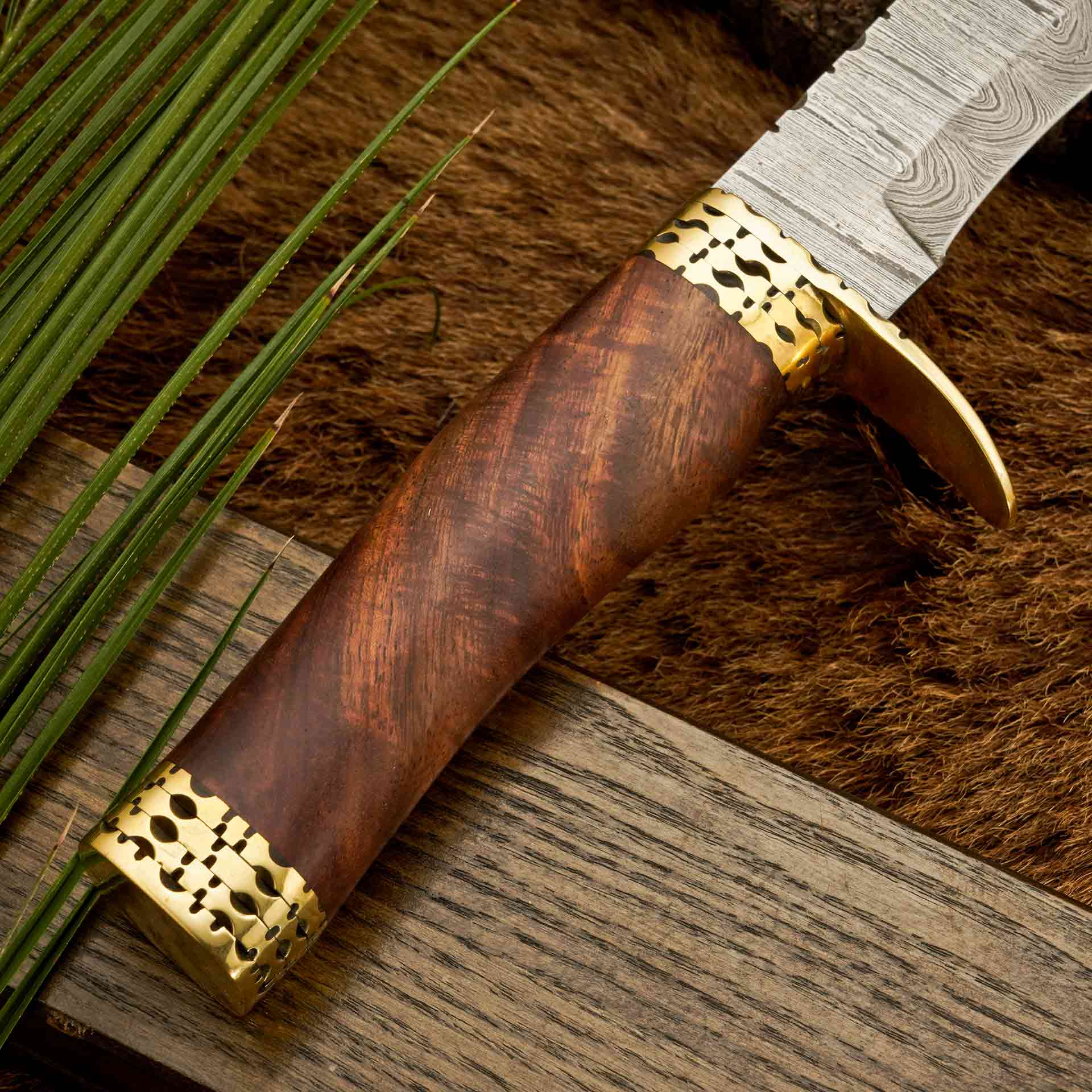 The Viper's Fang | Damascus Steel Rosewood Handle Knife