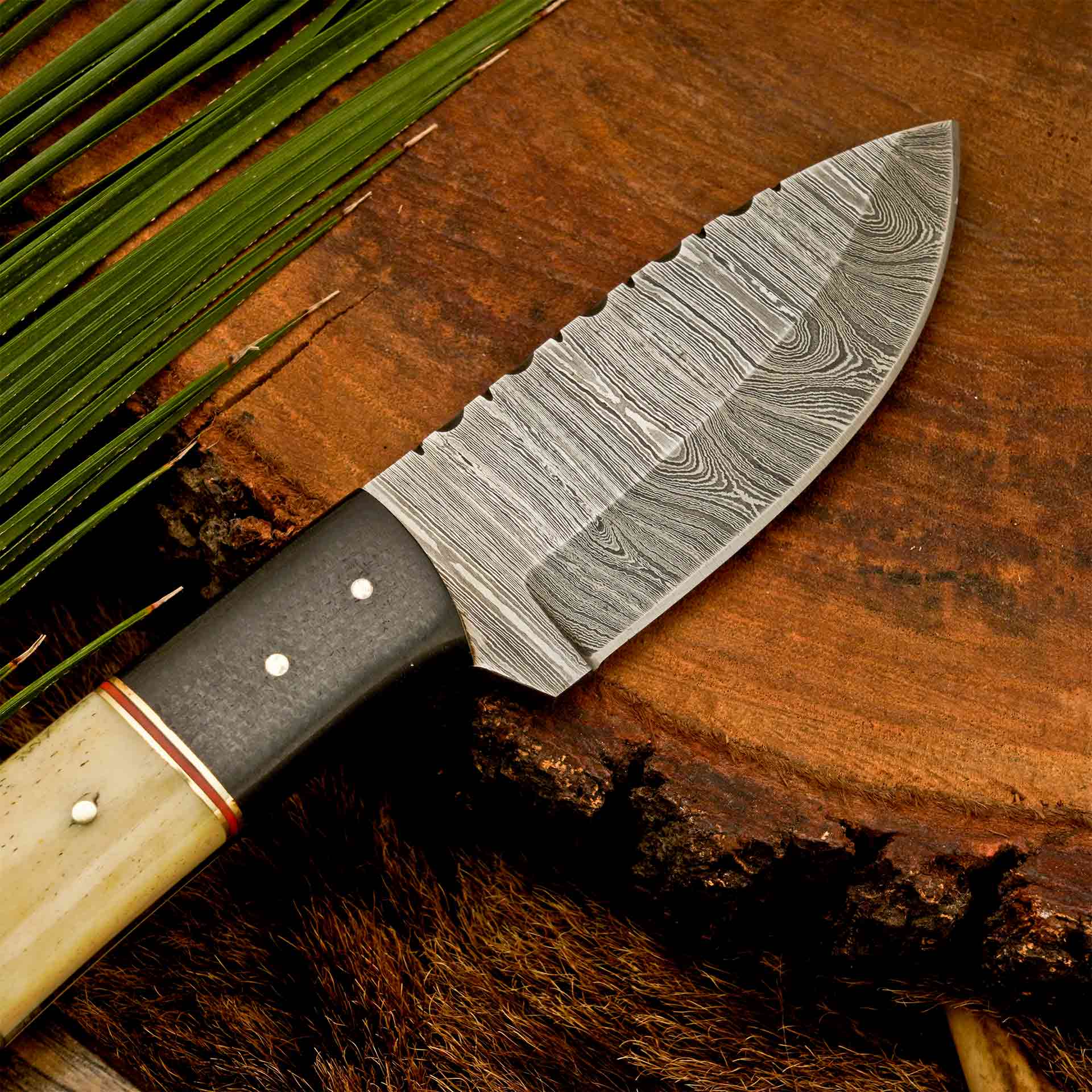 Desert Mirage – Damascus Utility Knife for Outdoor Use