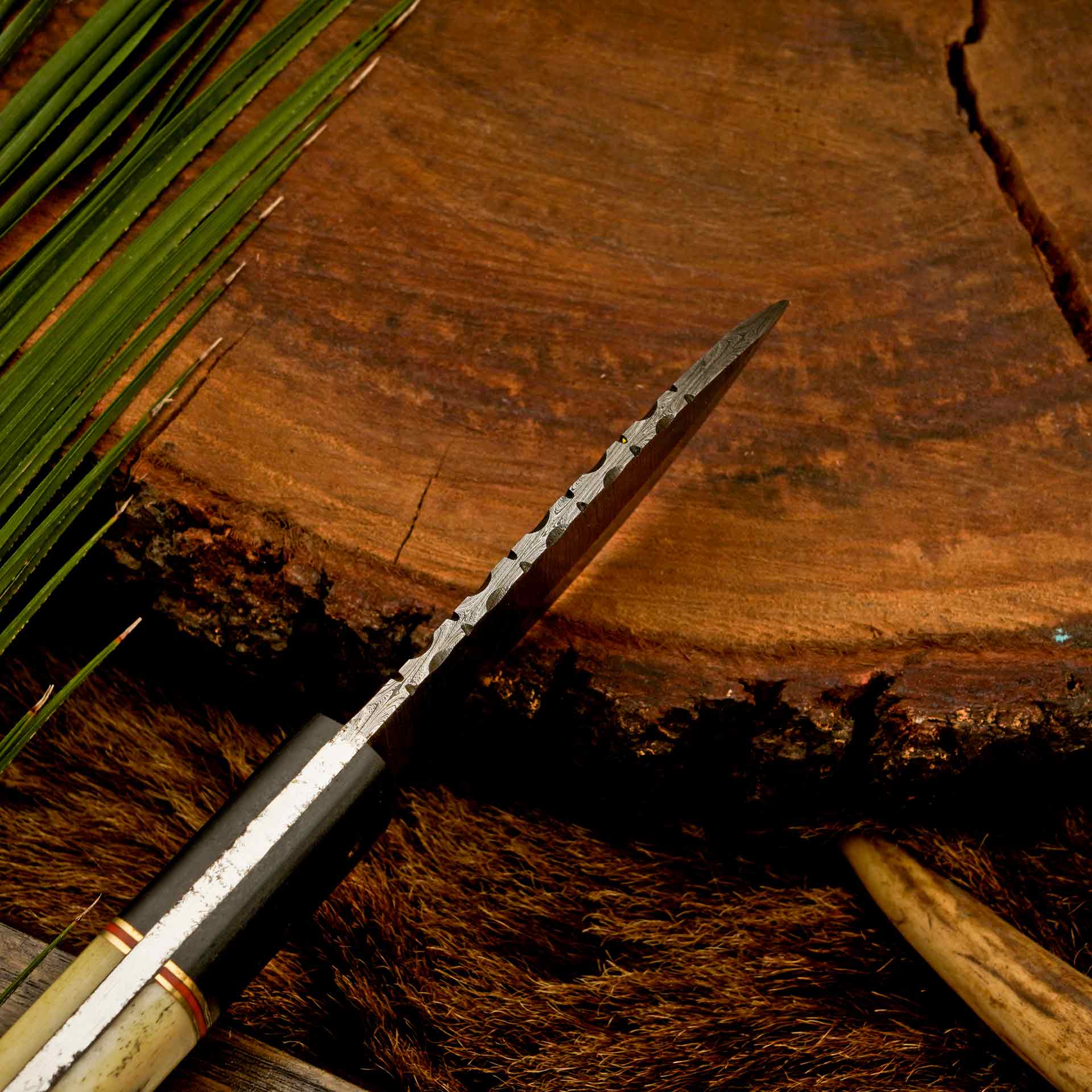 Desert Mirage – Damascus Utility Knife for Outdoor Use