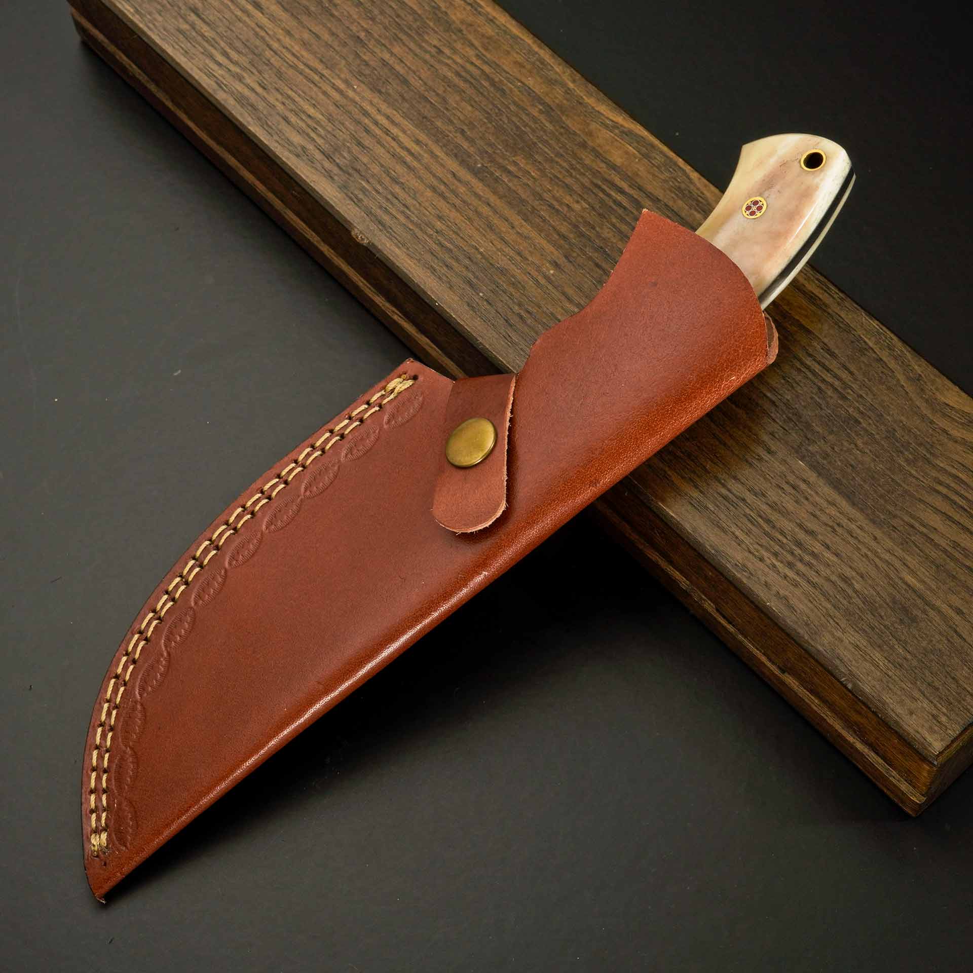 Wilderness Hunter & Camper | Damascus Knife for Hunters