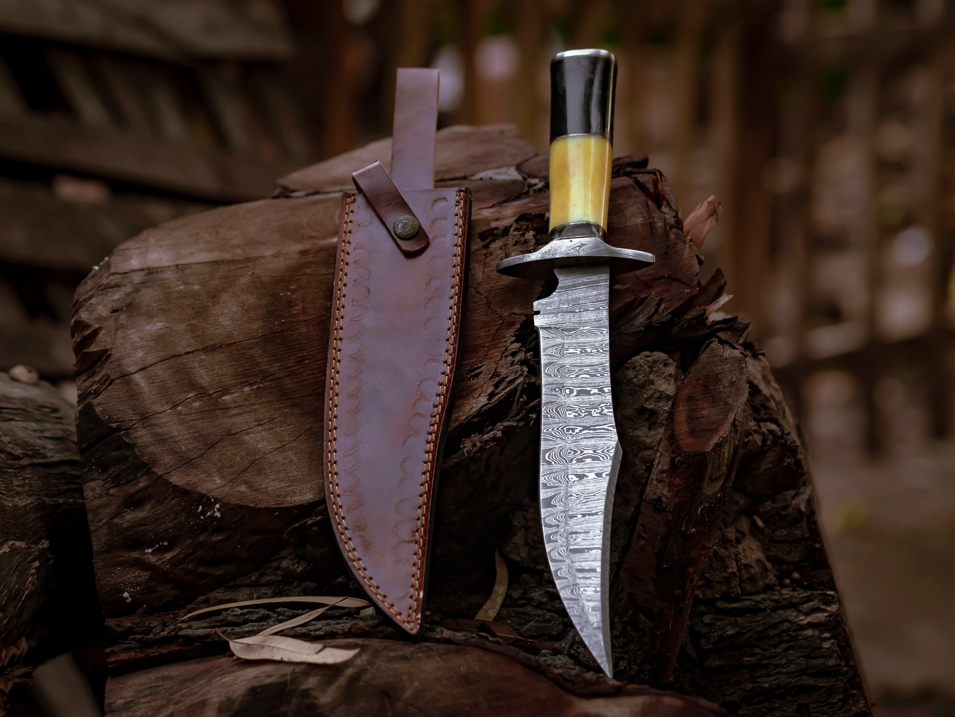 The Hornet's Strike: Hand-Forged Damascus Steel Bowie Knife with Brass and Bone Handle - Wildland Blades