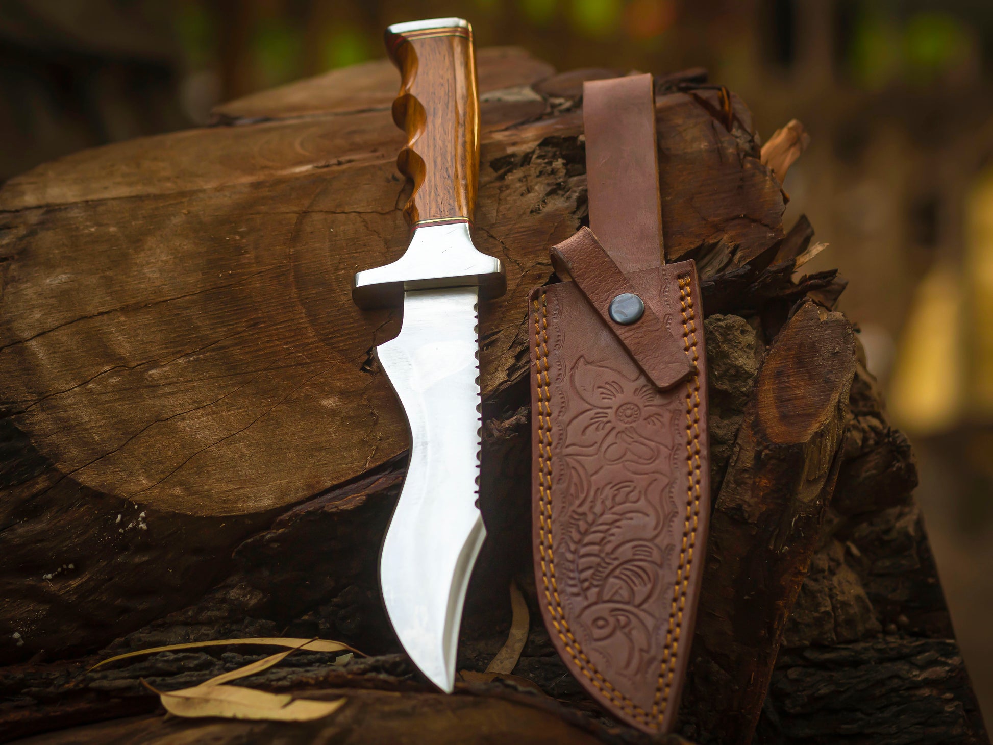 The Wolf’s Claw: D2 Steel Bowie Knife with Sculpted Wood Handle - Wildland Blades