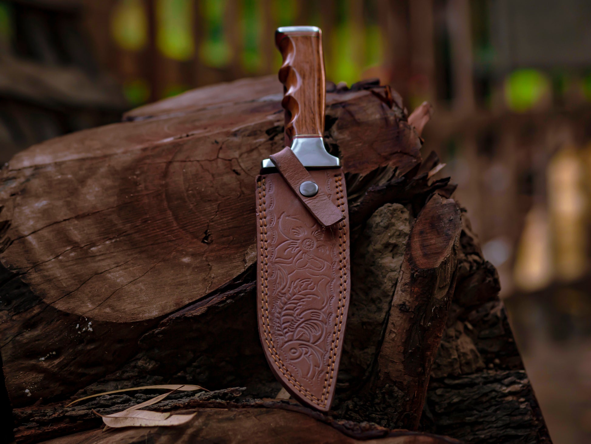 The Wolf’s Claw: D2 Steel Bowie Knife with Sculpted Wood Handle - Wildland Blades