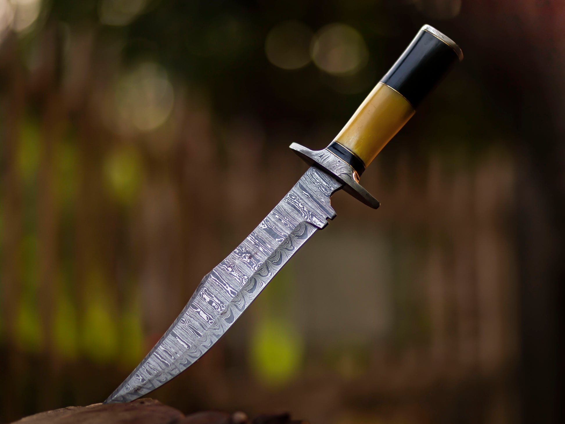 The Hornet's Strike: Hand-Forged Damascus Steel Bowie Knife with Brass and Bone Handle - Wildland Blades