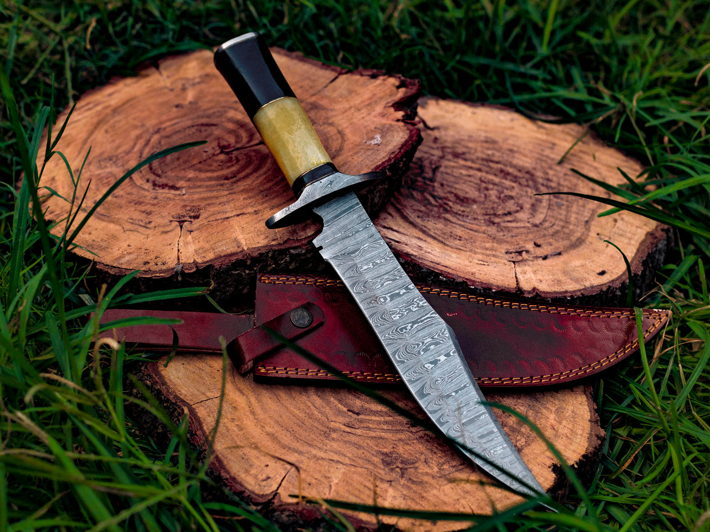 The Hornet's Strike: Hand-Forged Damascus Steel Bowie Knife with Brass and Bone Handle - Wildland Blades